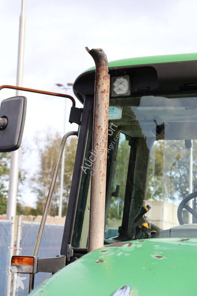 Zemědělský traktor John Deere 6320