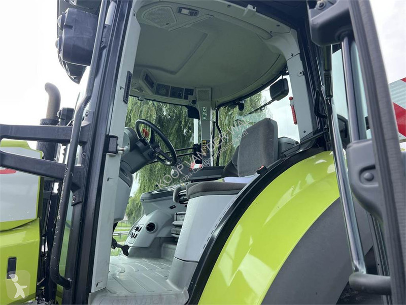 Tractor agrícola Claas Axion 830