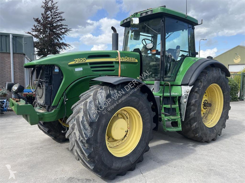 Zemědělský traktor John Deere 7020 Series