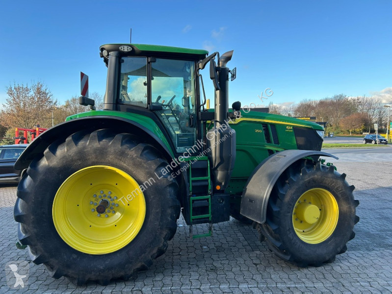 Zemědělský traktor John Deere 6M 250...
