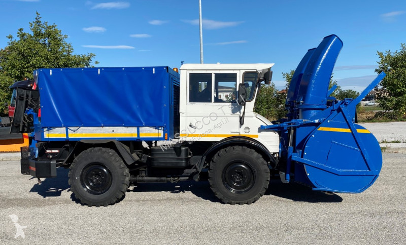 Lantbrukstraktor Mercedes UNIMOG