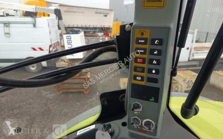 Lantbrukstraktor Claas