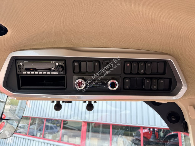 Case IH Optum 300 CVX AFS Connect GPS tractor