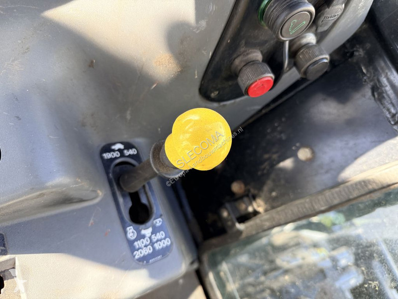 New Holland TS90 4WD Shuttle tractor