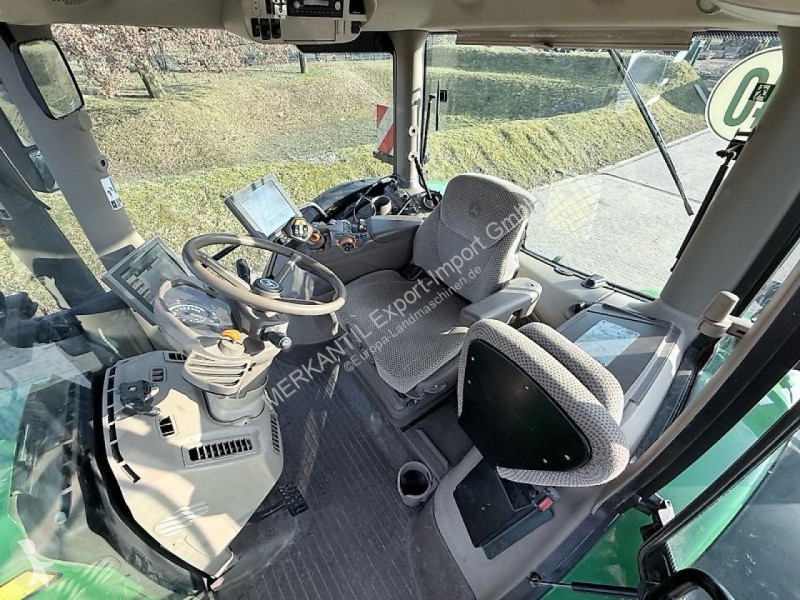 Lantbrukstraktor John Deere 6215R