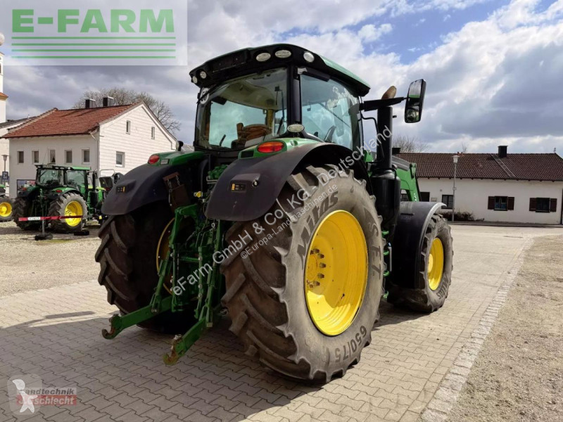Landbrugstraktor John Deere  6215 r mit frontlader
