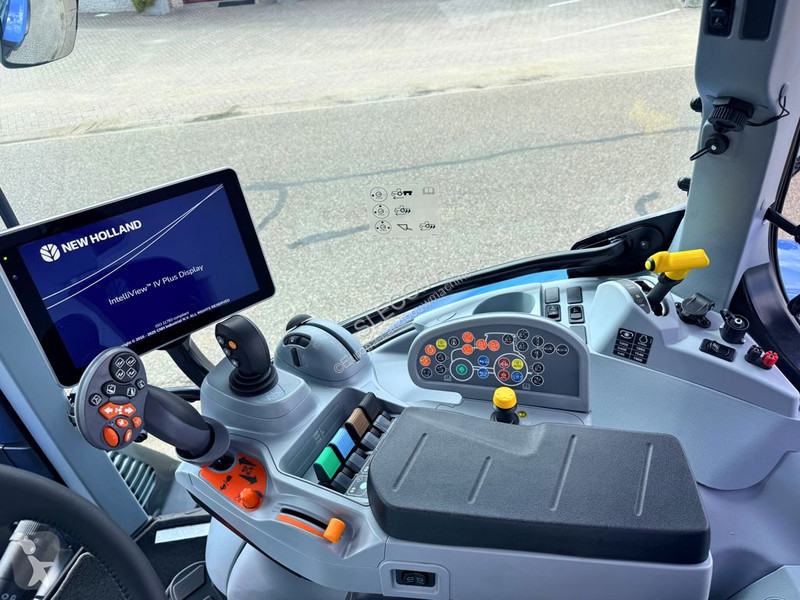 Lantbrukstraktor New Holland T6.180 AC Stage V...