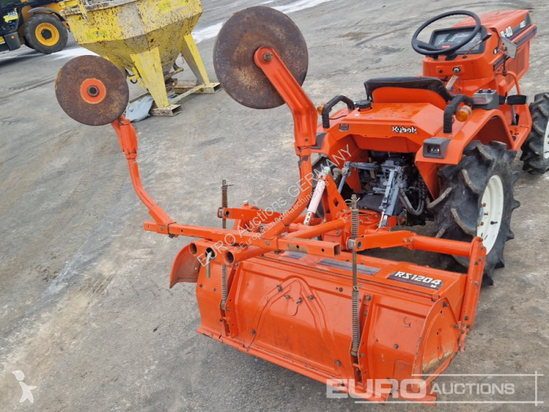 Трактор Kubota B40