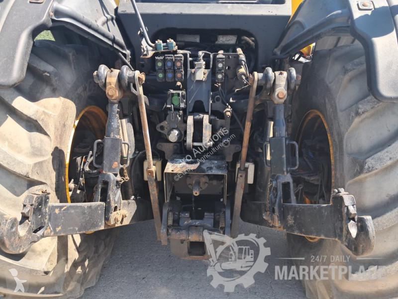 Сільськогосподарський трактор JCB FASTRAC 4220