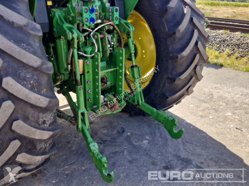 Zemědělský traktor John Deere 6330