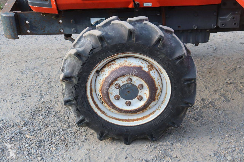 جرار زراعي Kubota L1-235