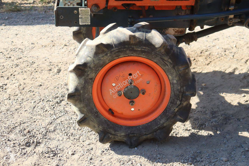 Tractor Kubota B7001