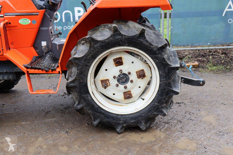 جرار زراعي Kubota Sunshine L1-215