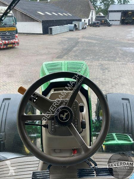 Zemědělský traktor John Deere 7230R