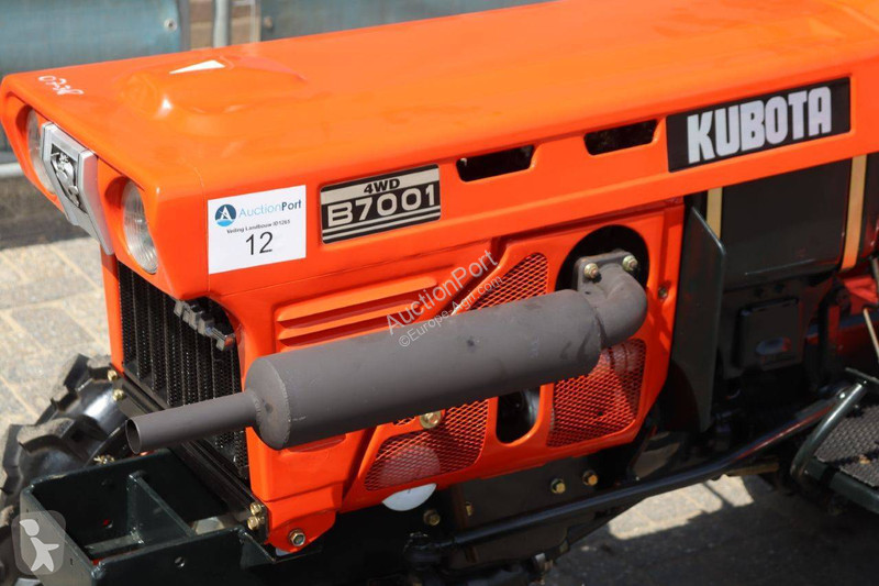Сільськогосподарський трактор Kubota B7001
