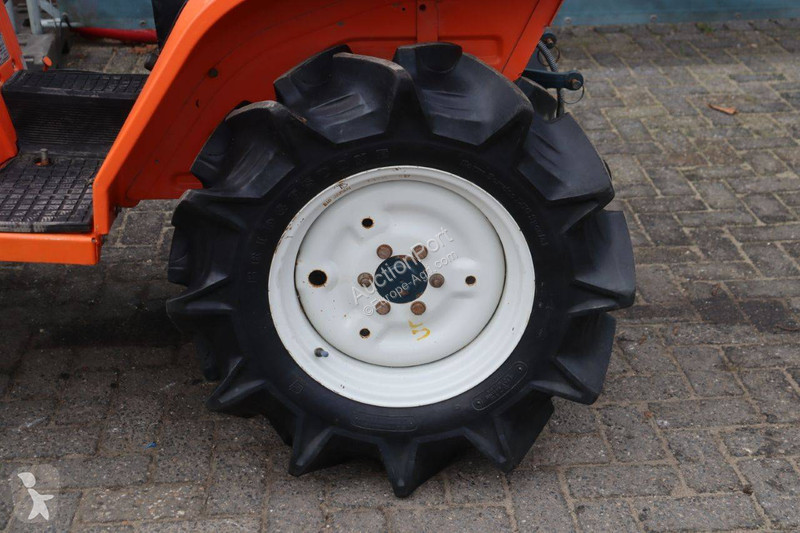 Сільськогосподарський трактор Kubota B1-14 Bulltra