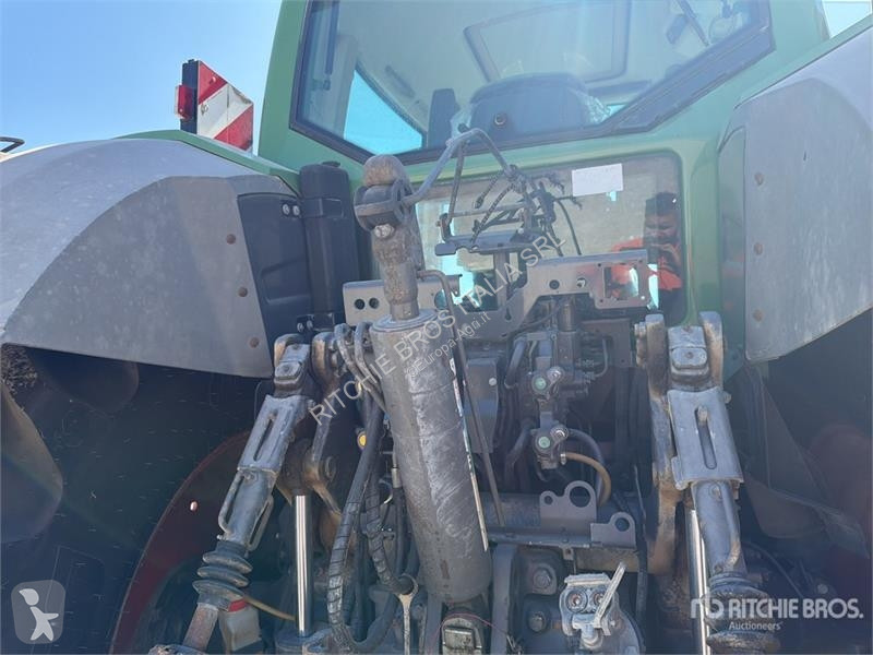 Сільськогосподарський трактор Fendt 828 Vario