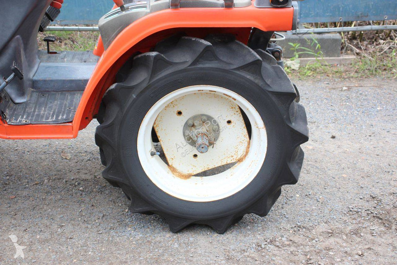 Сільськогосподарський трактор Kubota GB15