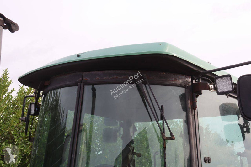 John Deere 2250 tractor