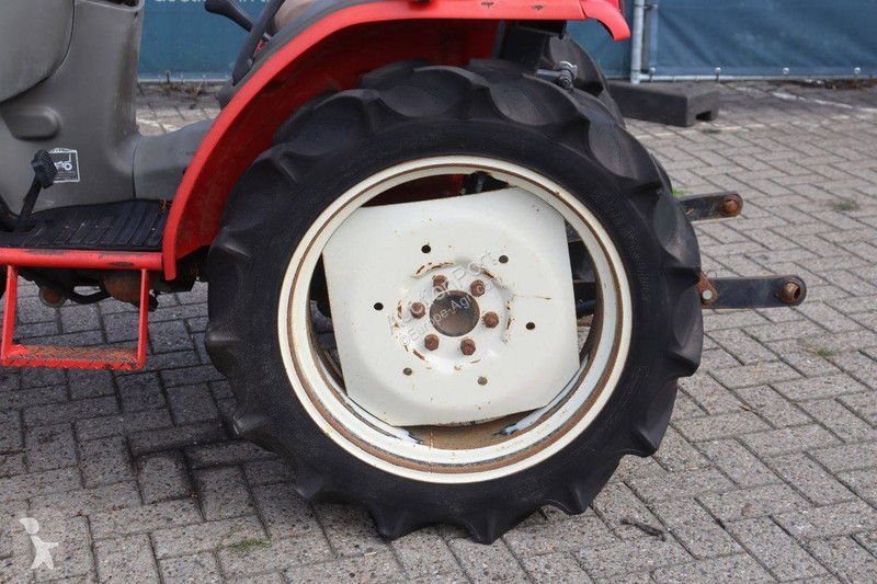 Tractor agrícola Yanmar F220D