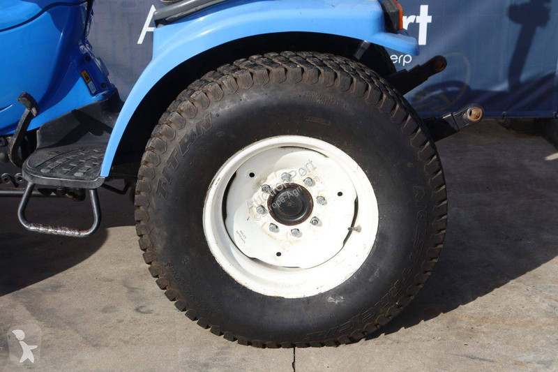 Tracteur agricole New Holland Boomer 2030