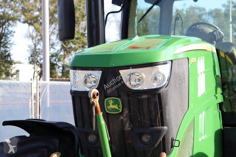 Zemědělský traktor John Deere 6195R