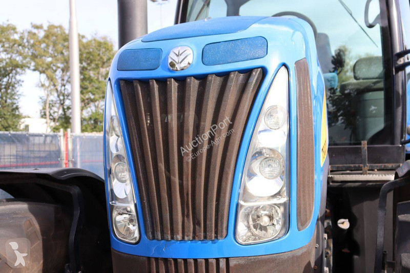 Zemědělský traktor New Holland T8020