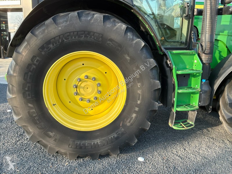 Zemědělský traktor John Deere 6210R