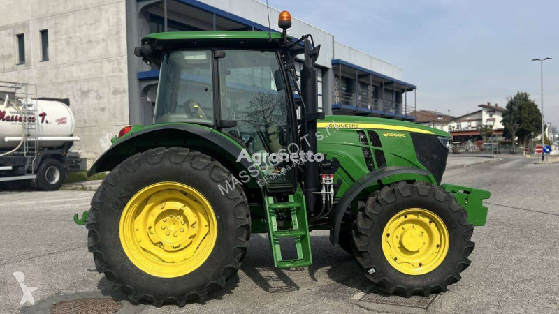 Tractor agrícola John Deere 6090MC 4X4