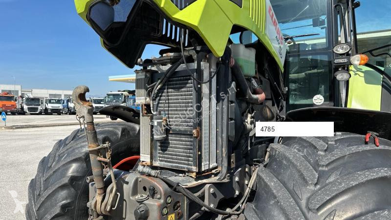 Tractor agrícola Claas Axion 810