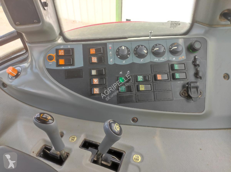 Tracteur agricole Valtra  T151
