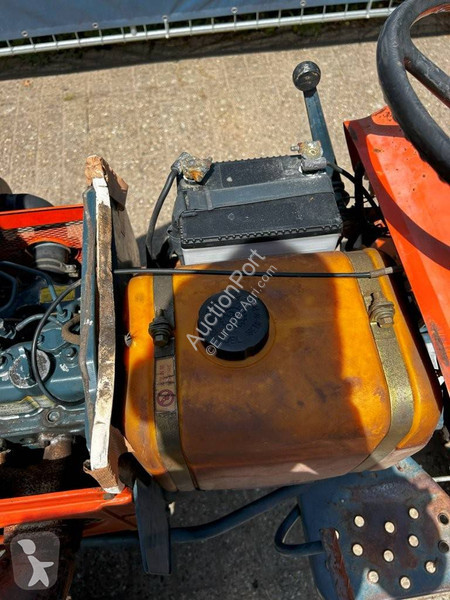Tractor  B7001