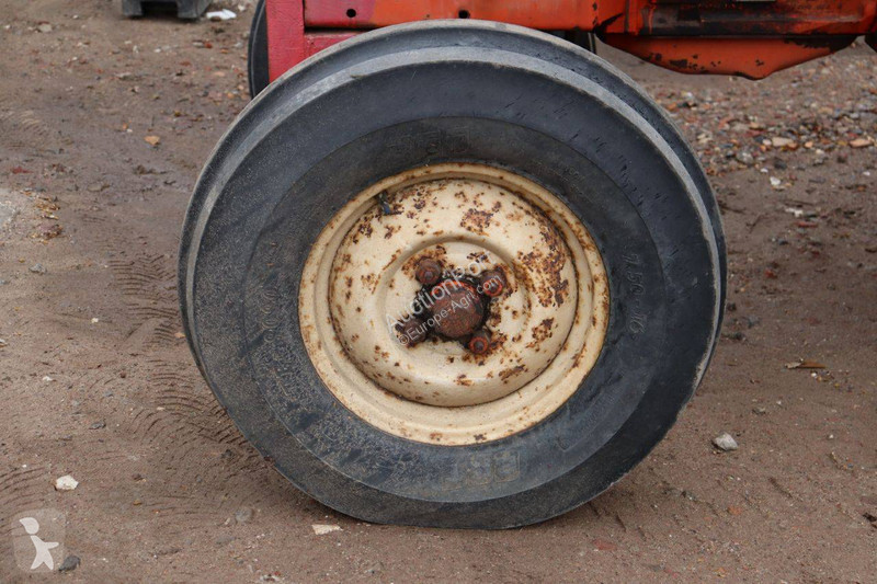 Tractor Renault 51