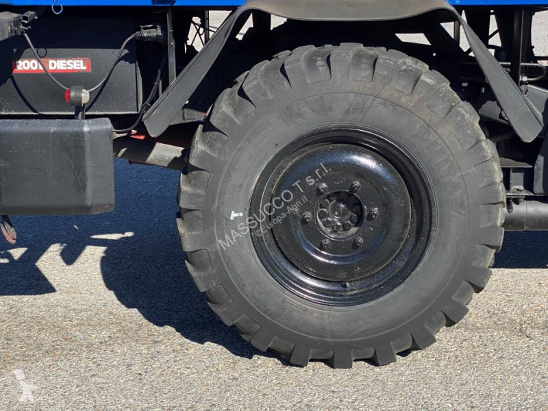 Lantbrukstraktor Mercedes UNIMOG