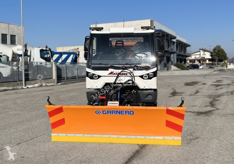 Lantbrukstraktor Aebi Schmidt MT760