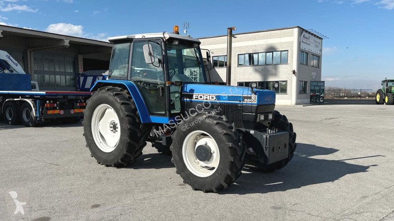 Lantbrukstraktor Ford 8240 4x4