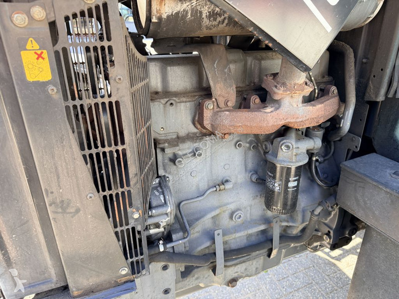 New Holland TS90 4WD Shuttle tractor