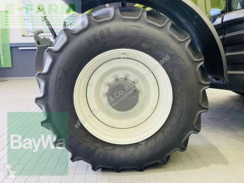 Landbrugstraktor Valtra  t215 versu