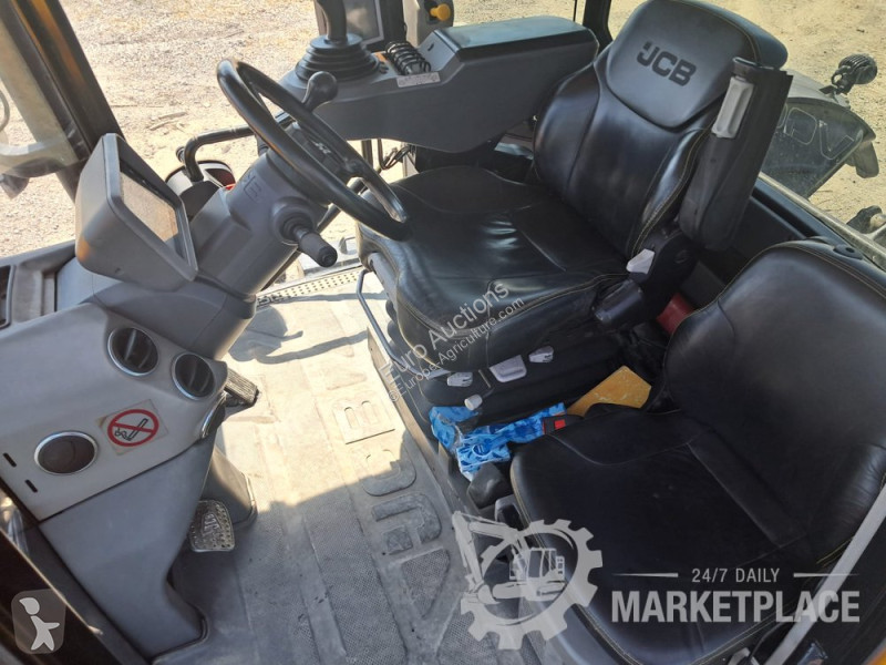 Сільськогосподарський трактор JCB FASTRAC 4220