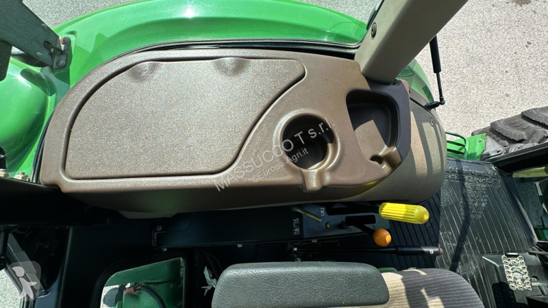 Tractor agrícola John Deere 6100D