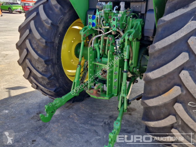 Zemědělský traktor John Deere 6330