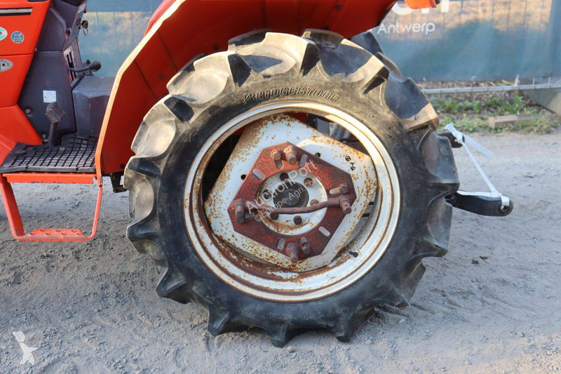 جرار زراعي Kubota L1-235
