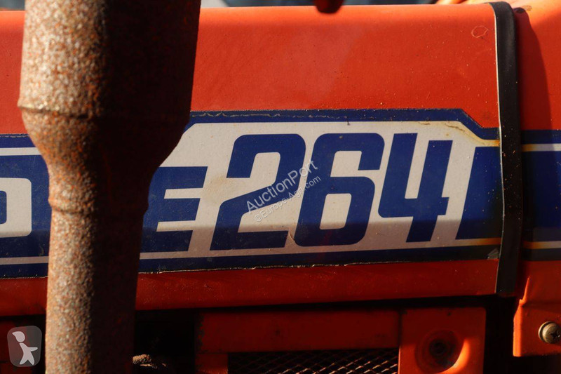 Zemědělský traktor Hinomoto E264