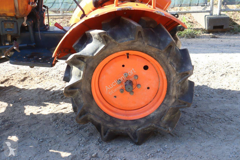 Tractor Kubota B7001