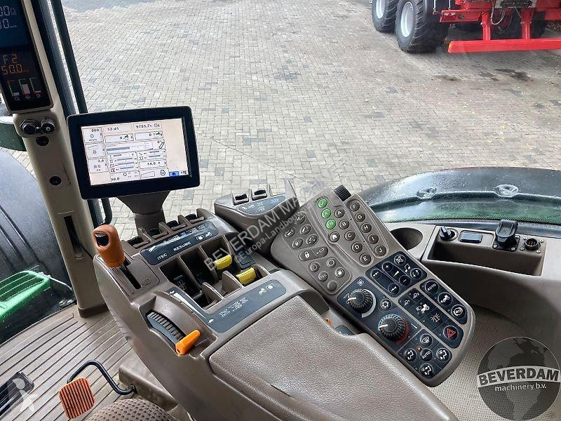 Zemědělský traktor John Deere 7230R