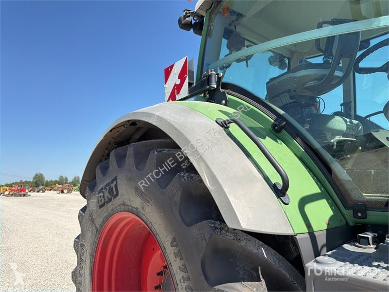 Сільськогосподарський трактор Fendt 828 Vario