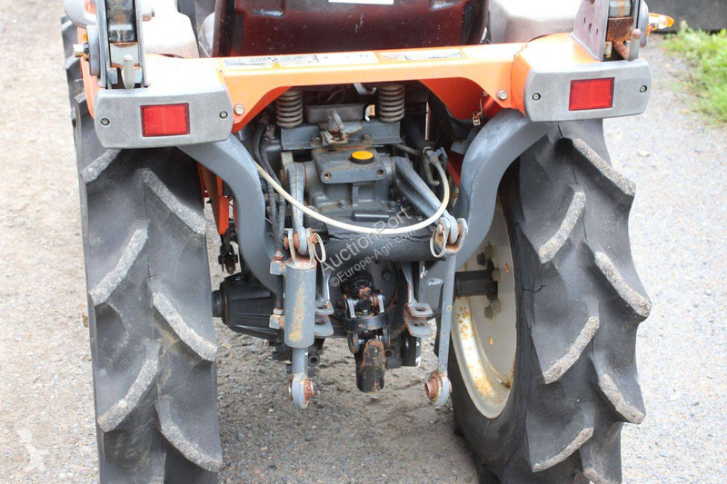 Сільськогосподарський трактор Kubota GB15