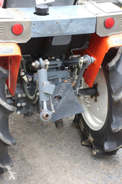 Сільськогосподарський трактор Kubota B52
