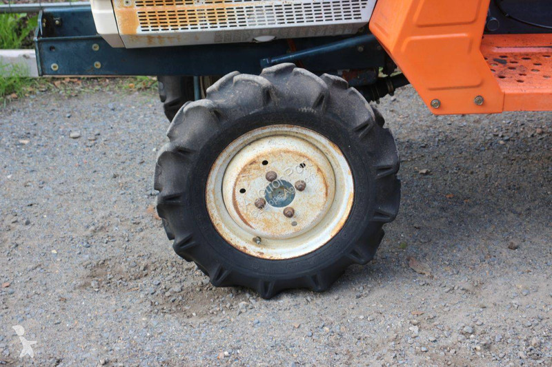 Сільськогосподарський трактор Kubota B1400DT