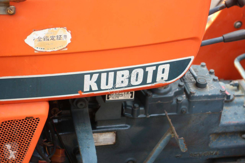 Сільськогосподарський трактор Kubota L2601